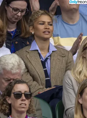 Zendaya nude photo #3087