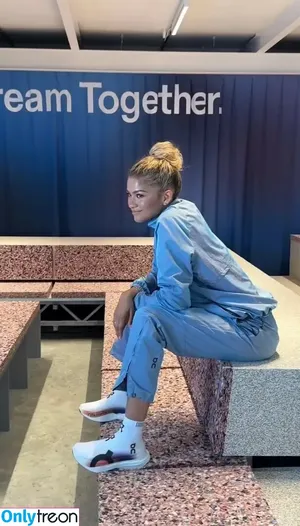 Zendaya nude photo #3100