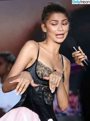 Zendaya nude photo #3115