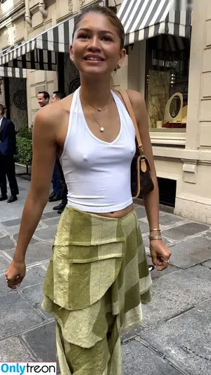 Zendaya nude photo #3149