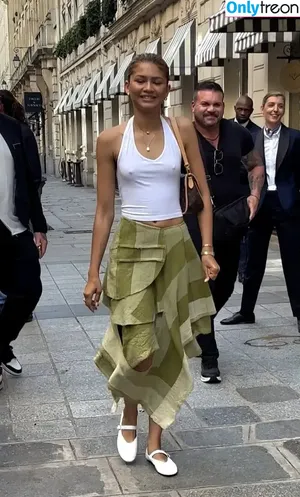 Zendaya nude photo #3150