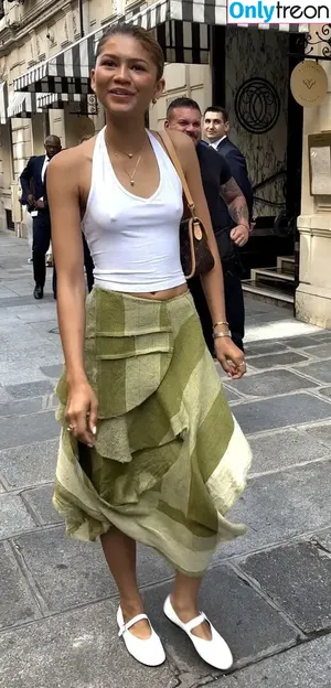 Zendaya nude photo #3154