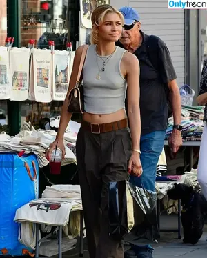 Zendaya nude photo #3159