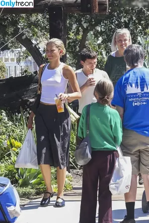Zendaya nude photo #3210