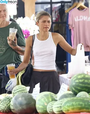 Zendaya nude photo #3220
