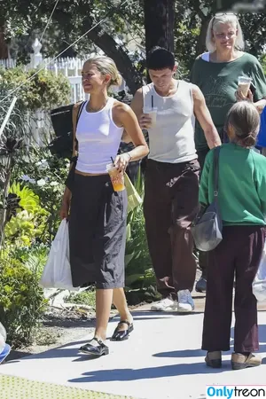 Zendaya nude photo #3225