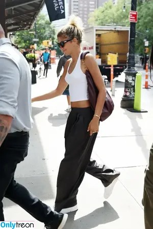 Zendaya nude photo #3248