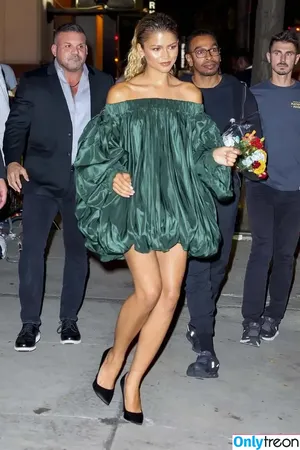 Zendaya nude photo #3253