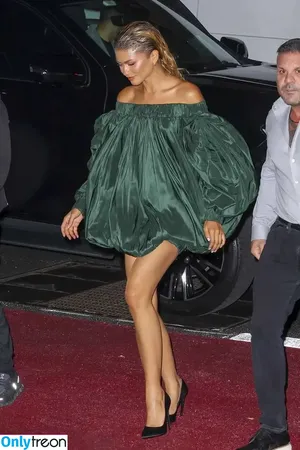 Zendaya nude photo #3261