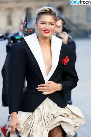 Zendaya nude photo #3335