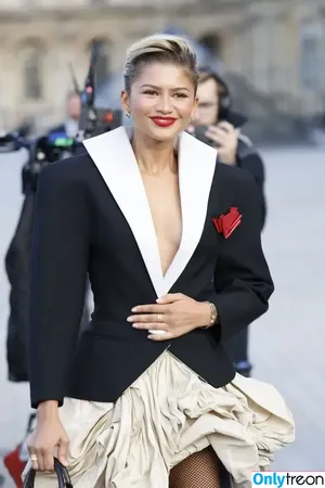 Zendaya nude photo #3337