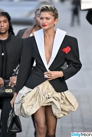 Zendaya nude photo #3349