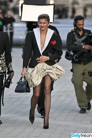 Zendaya nude photo #3355