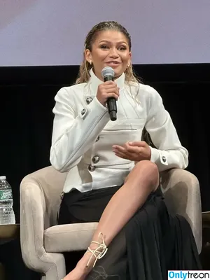 Zendaya nude photo #3383