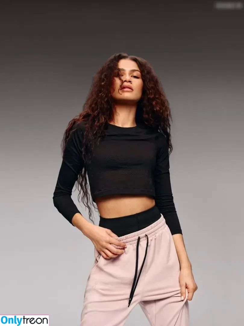 Zendaya nude photo #3001 (Zendaya)