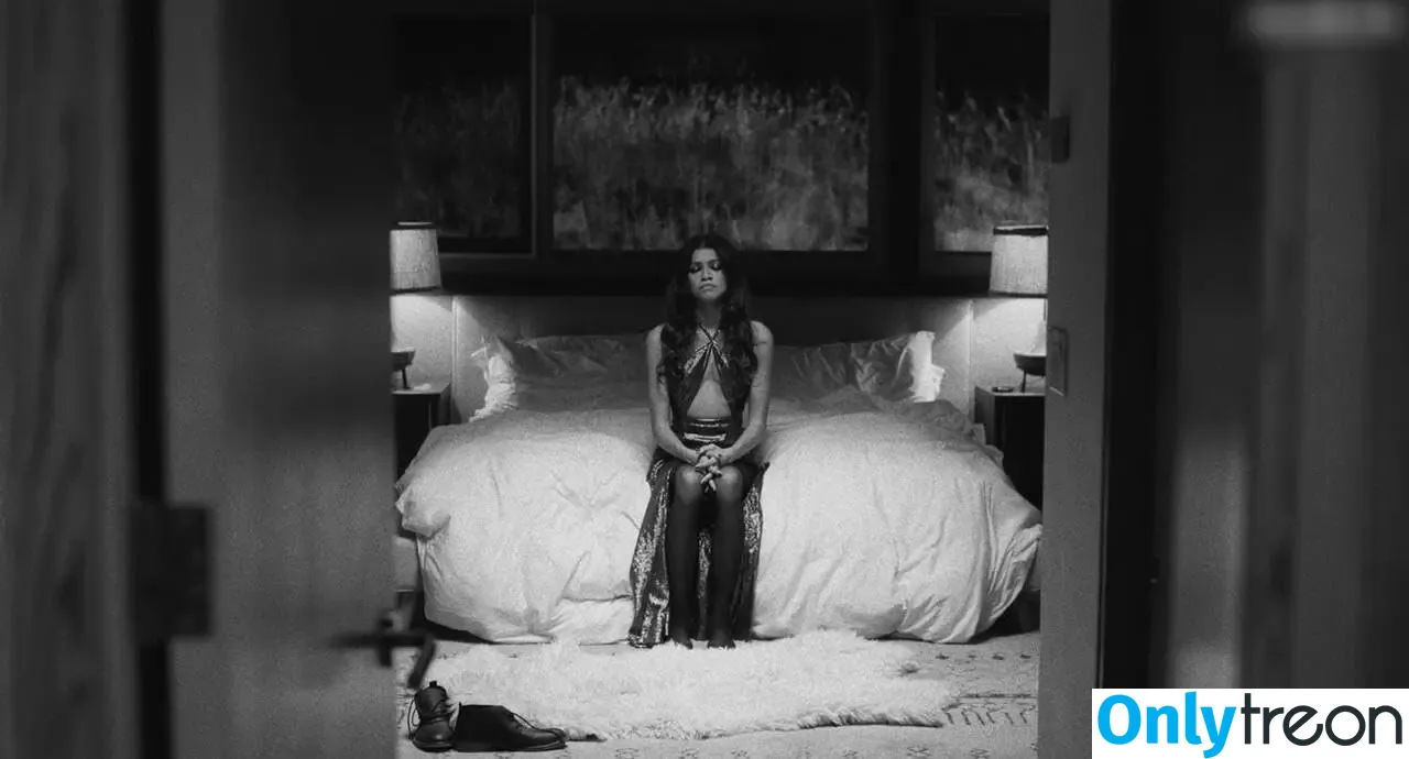 Zendaya nude photo #3020 (Zendaya)