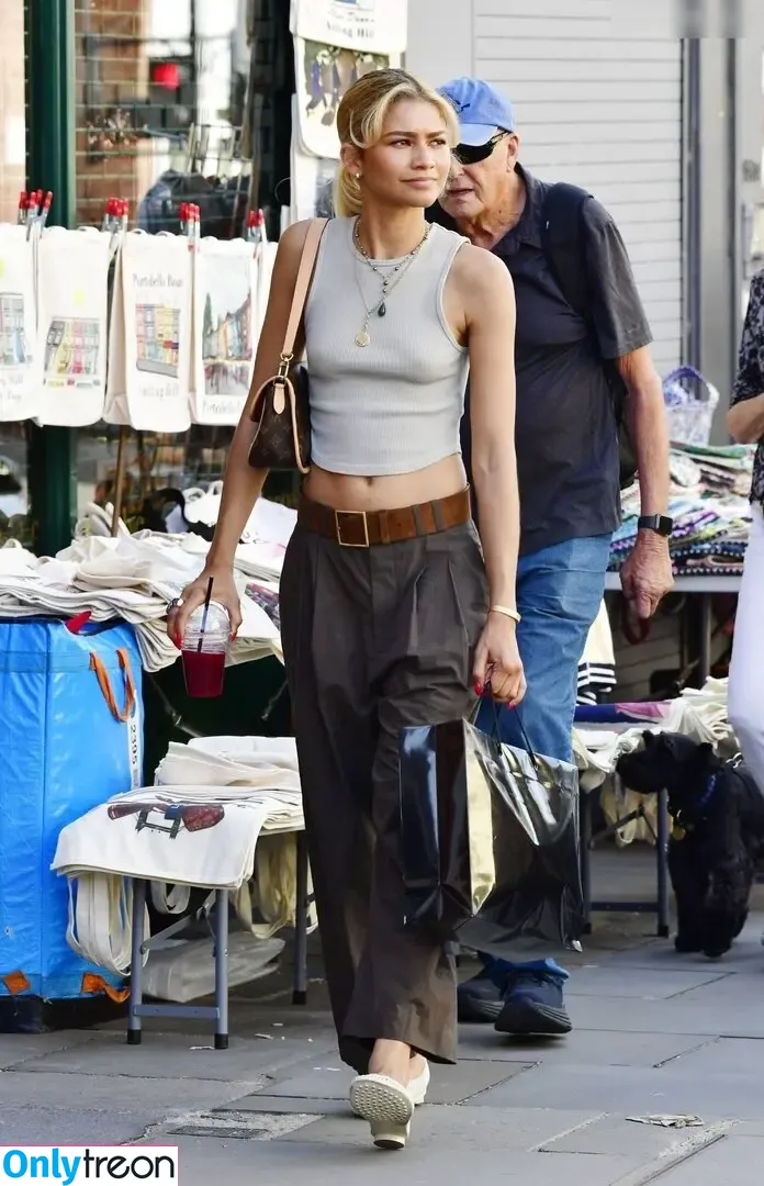 Zendaya nude photo #3023 (Zendaya)
