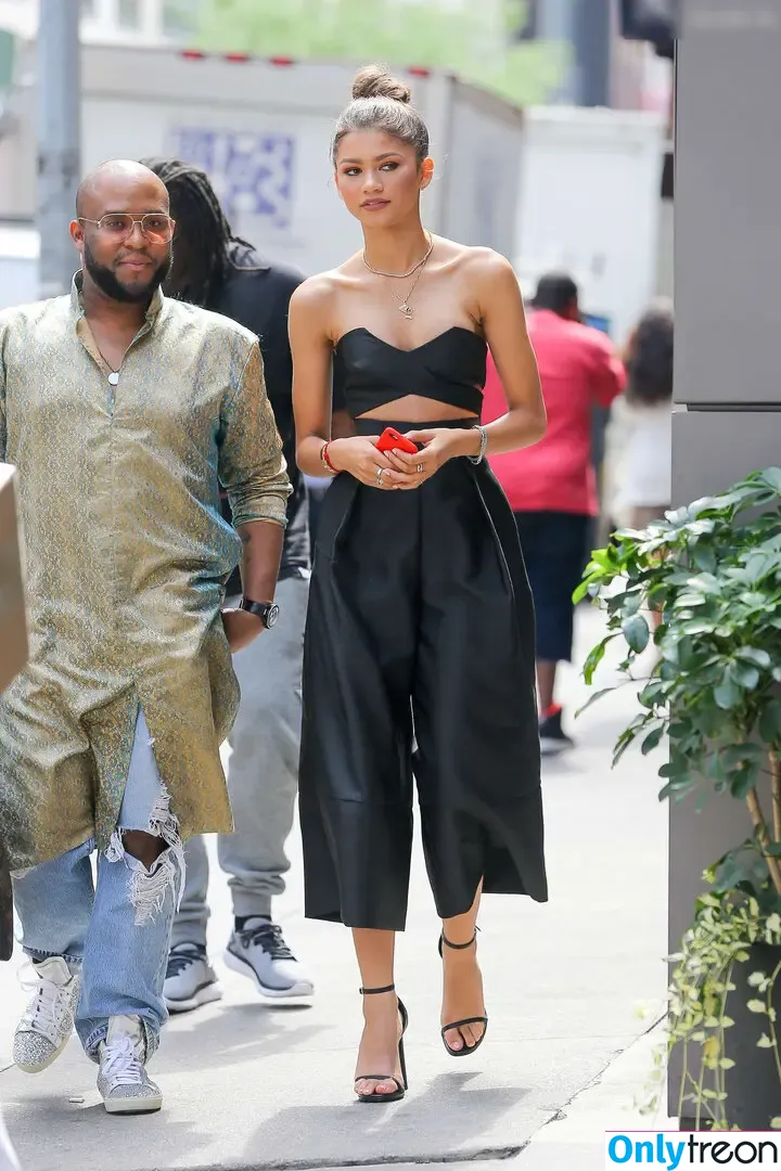 Zendaya nude photo #3033 (Zendaya)