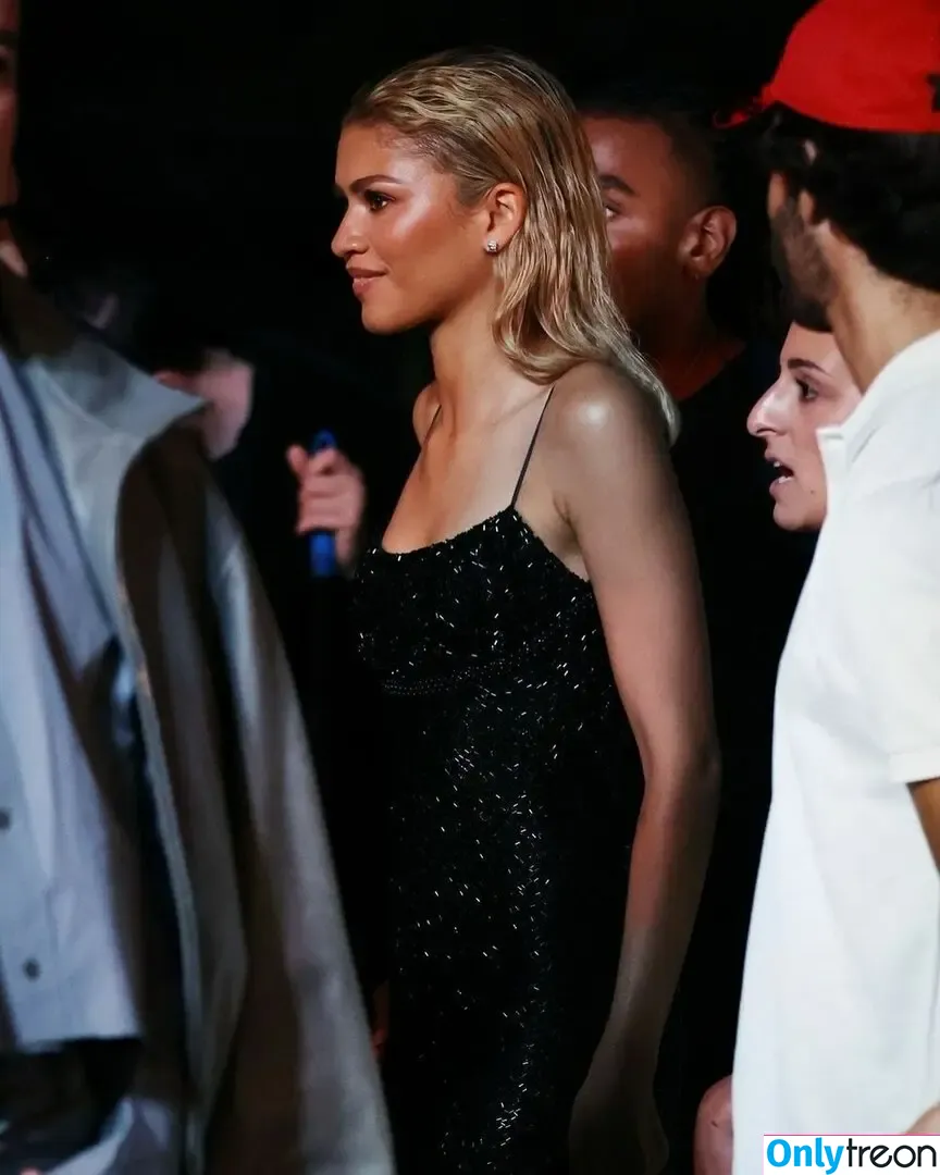 Zendaya nude photo #3044 (Zendaya)