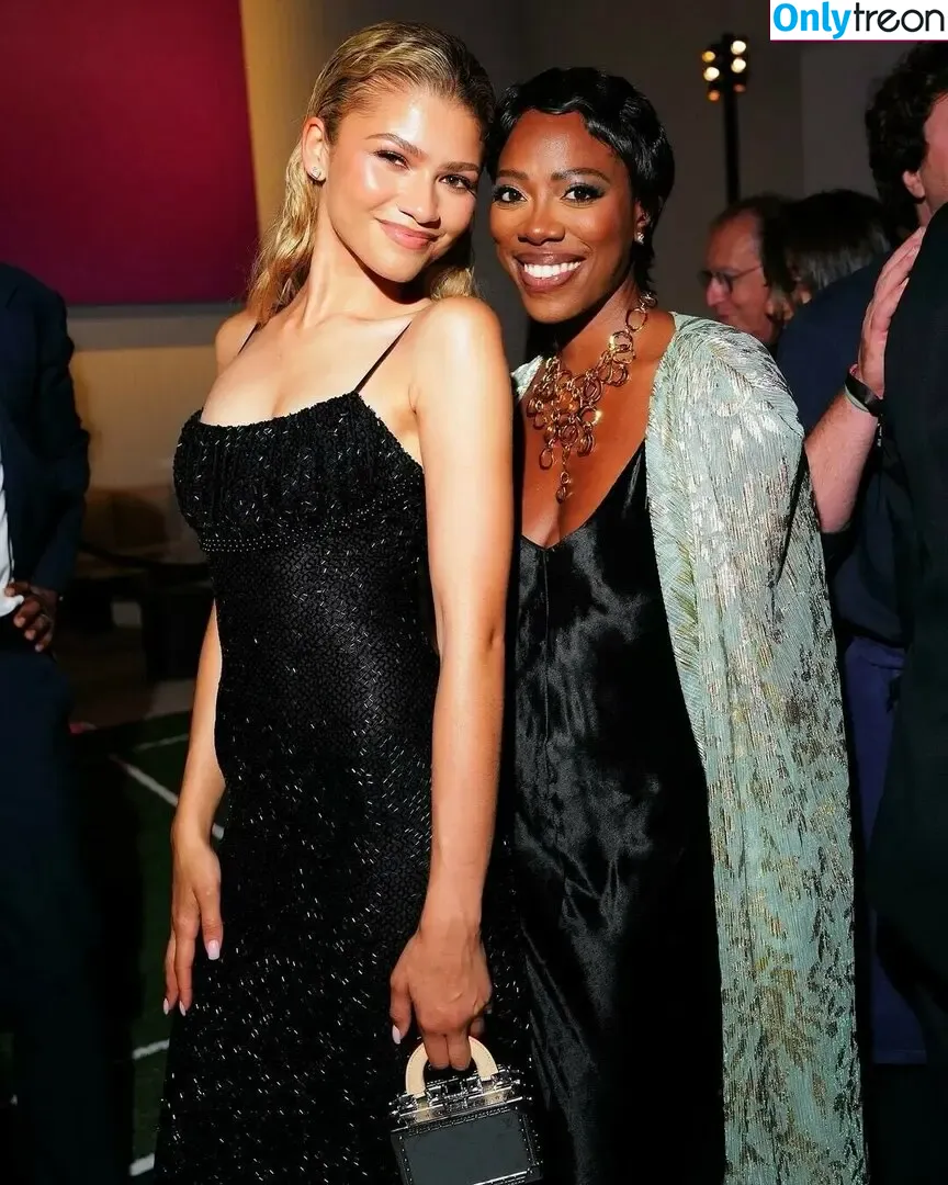 Zendaya nude photo #3083 (Zendaya)