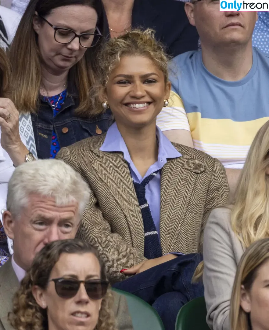 Zendaya nude photo #3084 (Zendaya)