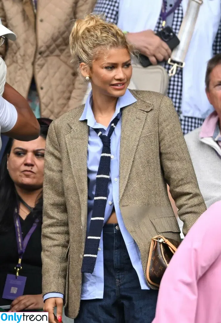 Zendaya nude photo #3093 (Zendaya)