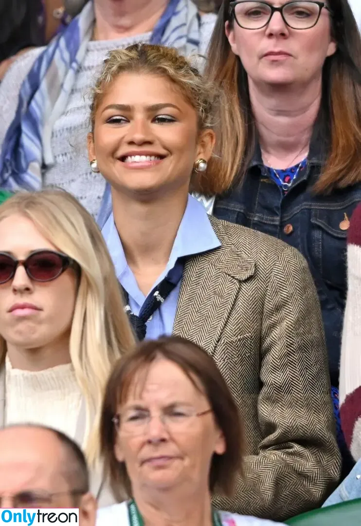 Zendaya nude photo #3096 (Zendaya)