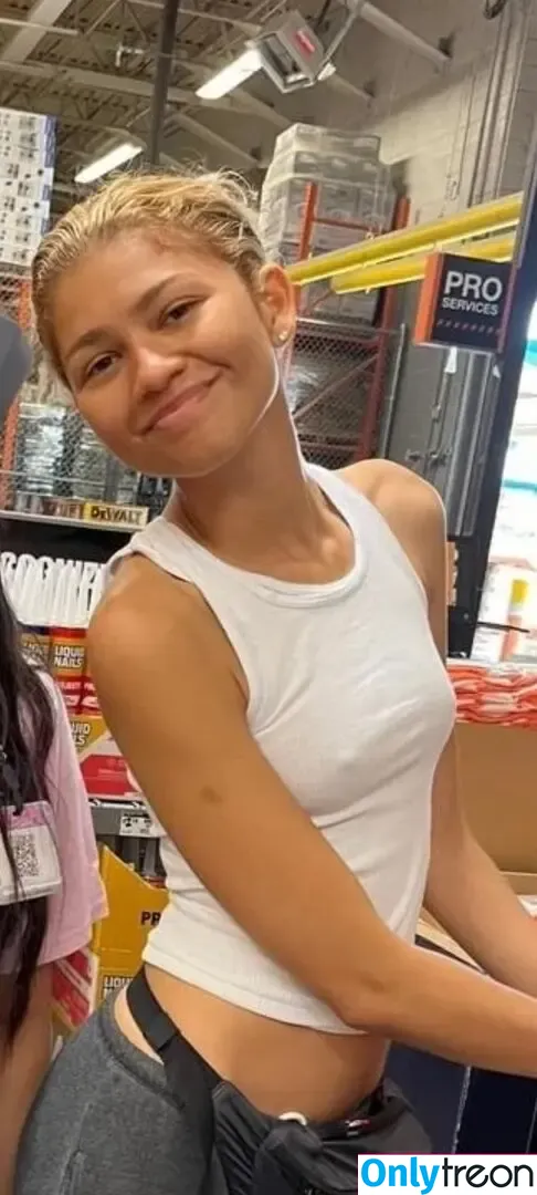 Zendaya nude photo #3113 (Zendaya)
