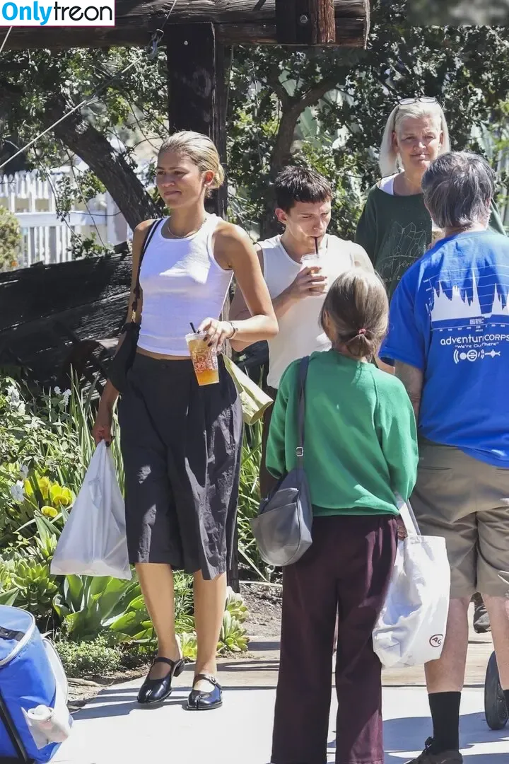 Zendaya nude photo #3210 (Zendaya)