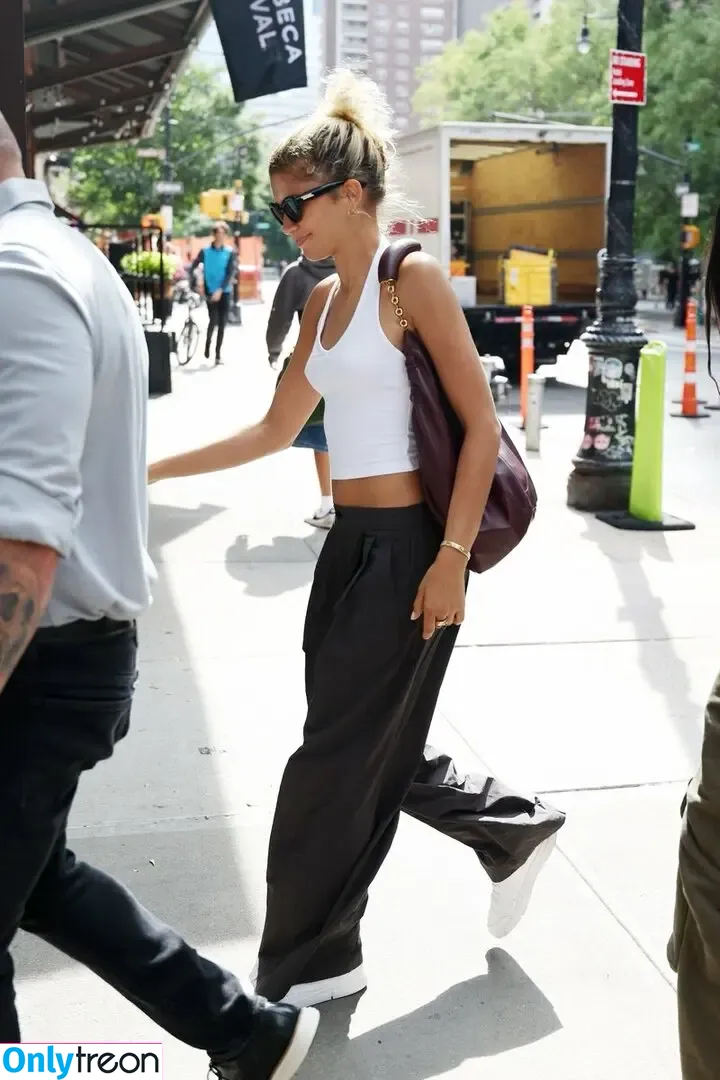 Zendaya nude photo #3248 (Zendaya)