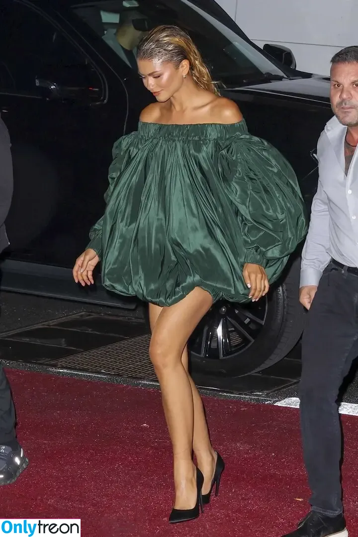 Zendaya nude photo #3261 (Zendaya)
