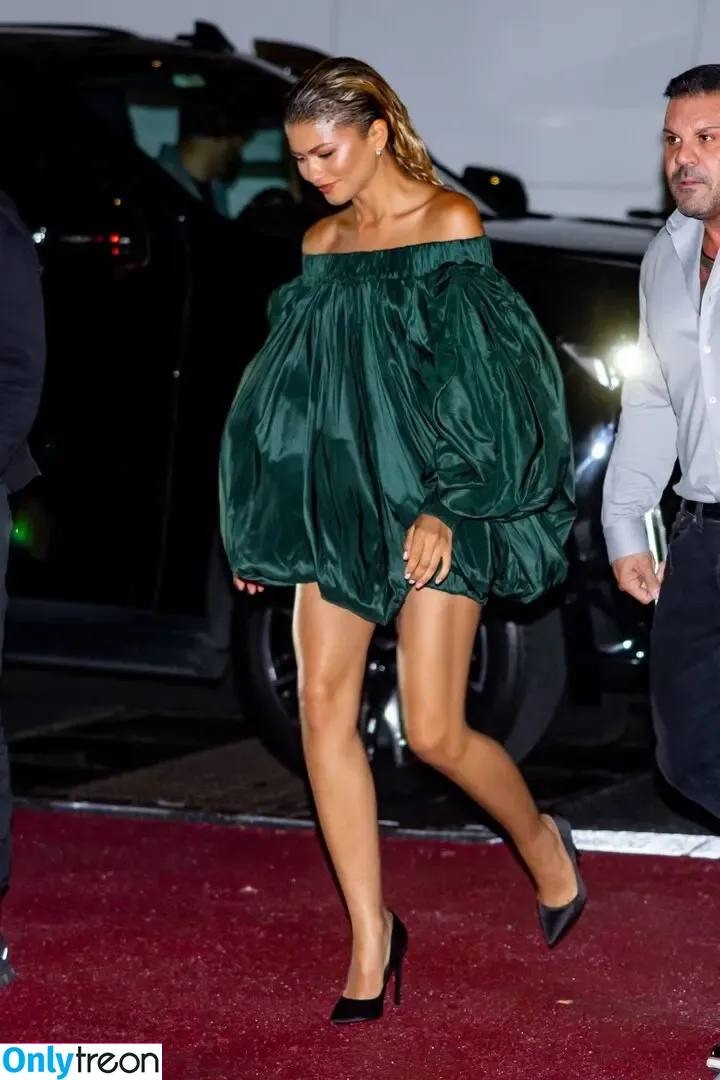 Zendaya nude photo #3274 (Zendaya)
