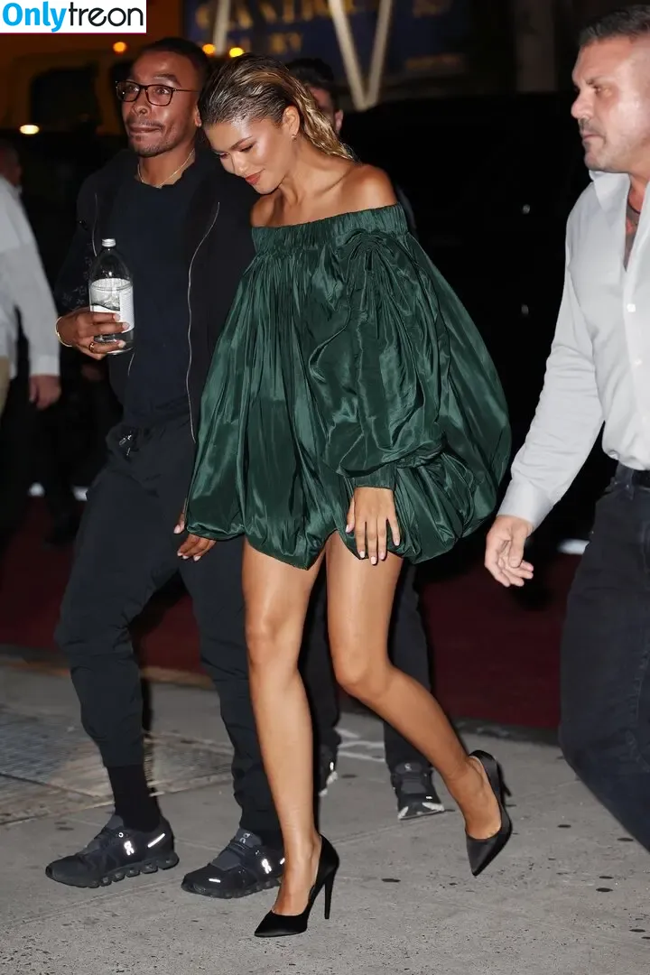 Zendaya nude photo #3291 (Zendaya)