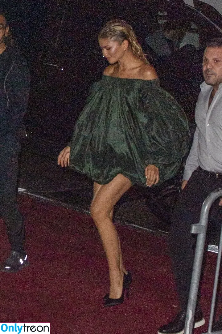 Zendaya nude photo #3294 (Zendaya)