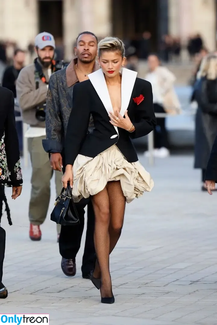 Zendaya nude photo #3327 (Zendaya)