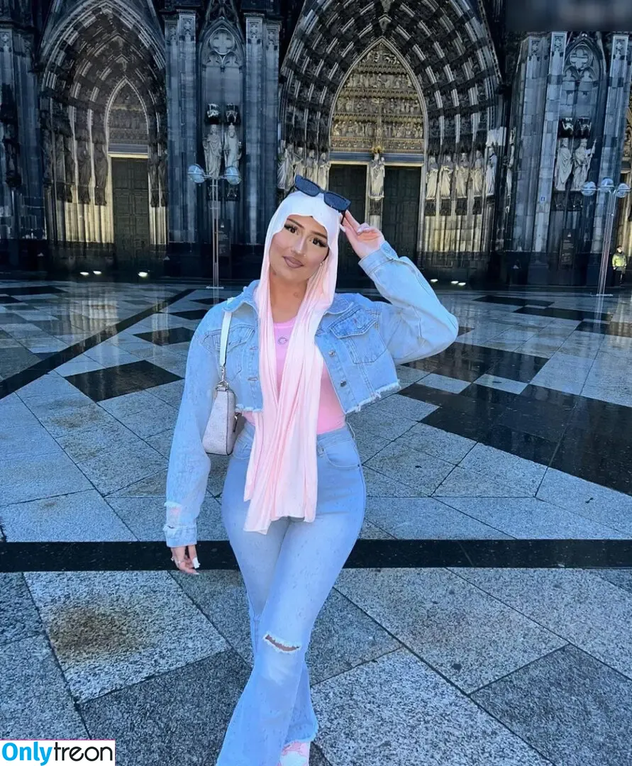 Zeynohijabi nude photo #0001 (Zeynohijabi)