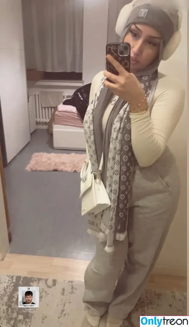 Zeynohijabi nude photo #0022 (Zeynohijabi)