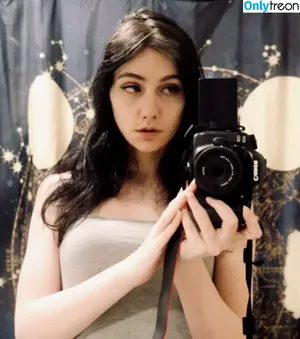 Zheanna Erose / digital.harmonic / edanarose / iamzheanna nude photo #0001