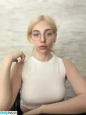 Zheanna Erose / digital.harmonic / edanarose / iamzheanna nude photo #0007