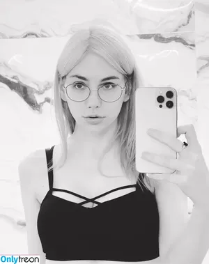 Zheanna Erose / digital.harmonic / edanarose / iamzheanna nude photo #0019