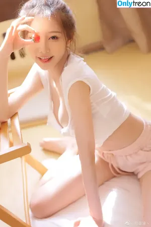 Zhou Tong Tong /  / tongtongtong.zhou / 周童桐 / 周童潼 nude photo #0003