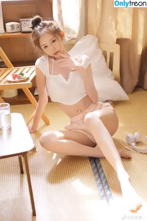 Zhou Tong Tong /  / tongtongtong.zhou / 周童桐 / 周童潼 nude photo #0006