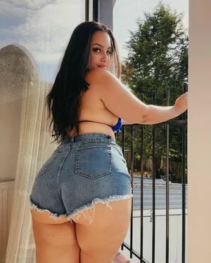 Zina Hadid / moroccanzina_ / therealzinax / zinahadid nude photo #0079