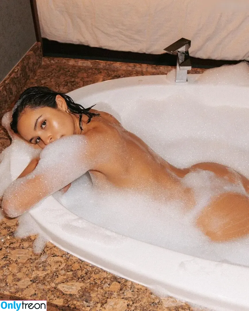 Zishys Alejandra Cobos nude photo #0021 (Zishys Alejandra Cobos)