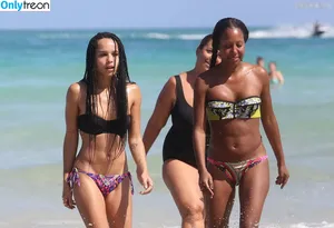 Zoë Kravitz / zoeisabellakravitz nude photo #0041