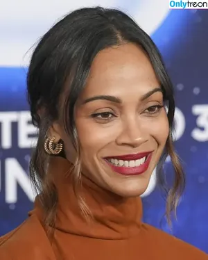 Zoe Saldana / zoesaldana nude photo #1025