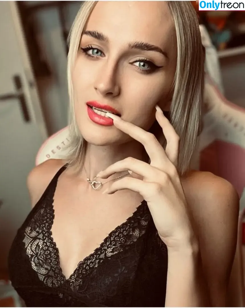 Zoerosedaily nude photo #0042 (zoeroseofficial)