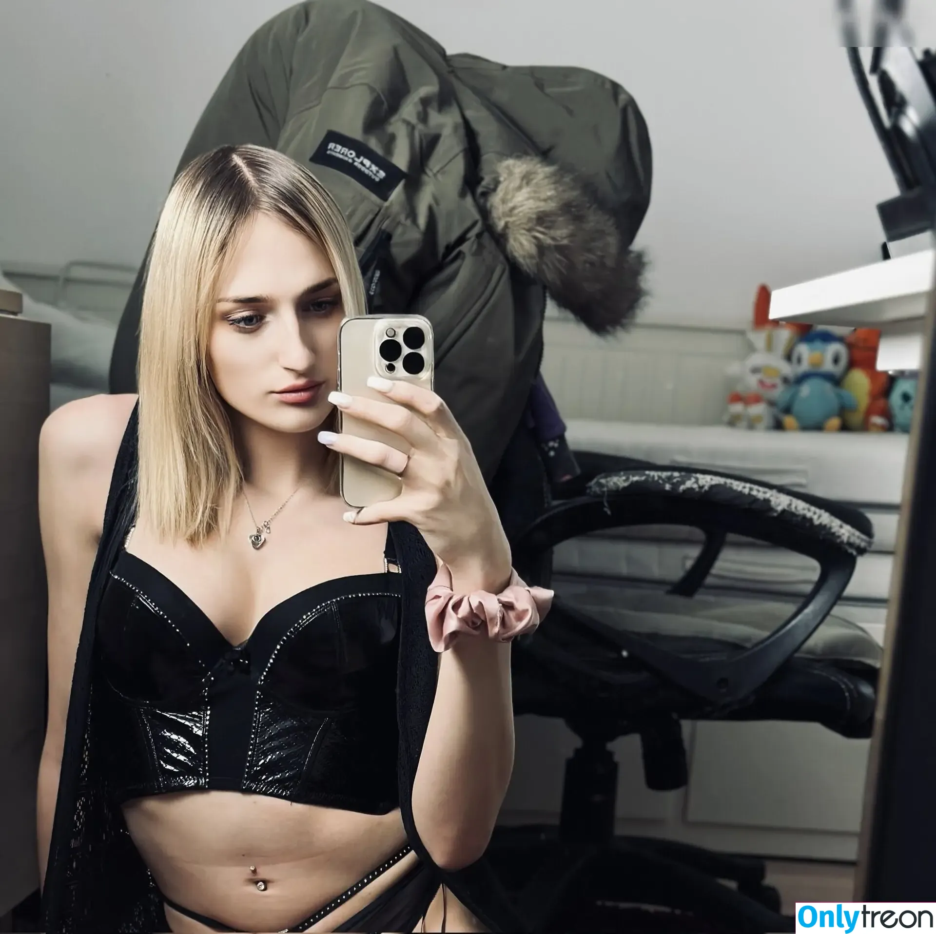 Zoerosedaily nude photo #0070 (zoeroseofficial)