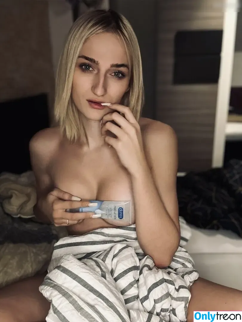Zoerosedaily nude photo #0084 (zoeroseofficial)