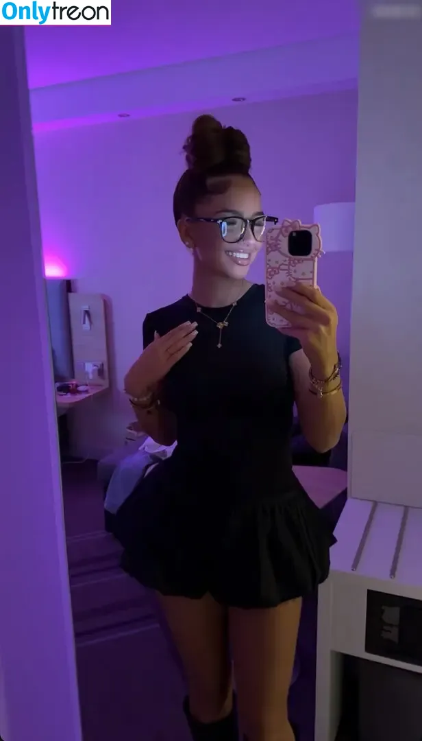 Zoesalg nude photo #0071 (Zoesalg)